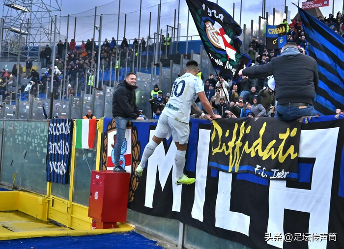 巴黎圣日耳曼训练开放日；转会期队长鼓劲引欢呼；意大利杯在即；轮换策略成焦点的简单介绍