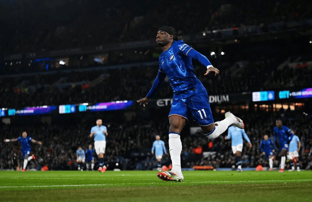 关键时刻英超焦点战；曼城单刀错失；悬念犹存；身体对抗强度拉满的简单介绍