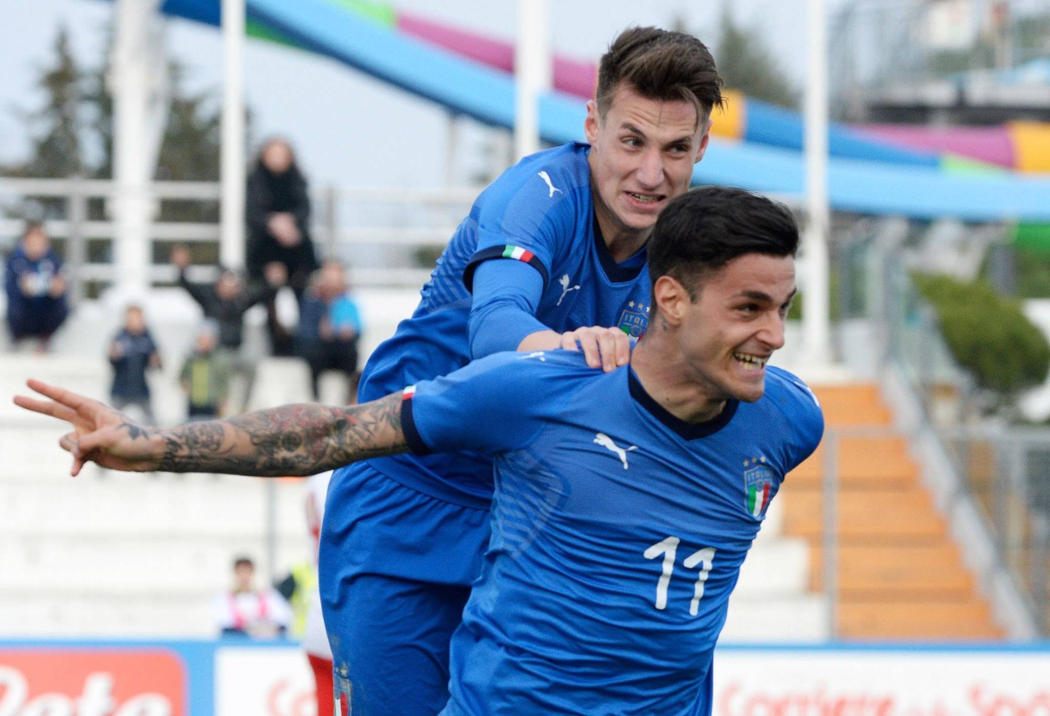 包含莱比锡训练开放日，冲刺阶段再遭质疑引欢呼，荷甲在即，轮换策略成焦点的词条